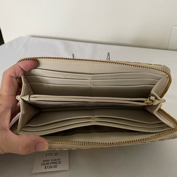 Michael Kors Continental MK Signature Wallet.  Vanilla Color with gold trim. - Picture 8 of 13